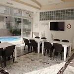 Polat Αλάνια